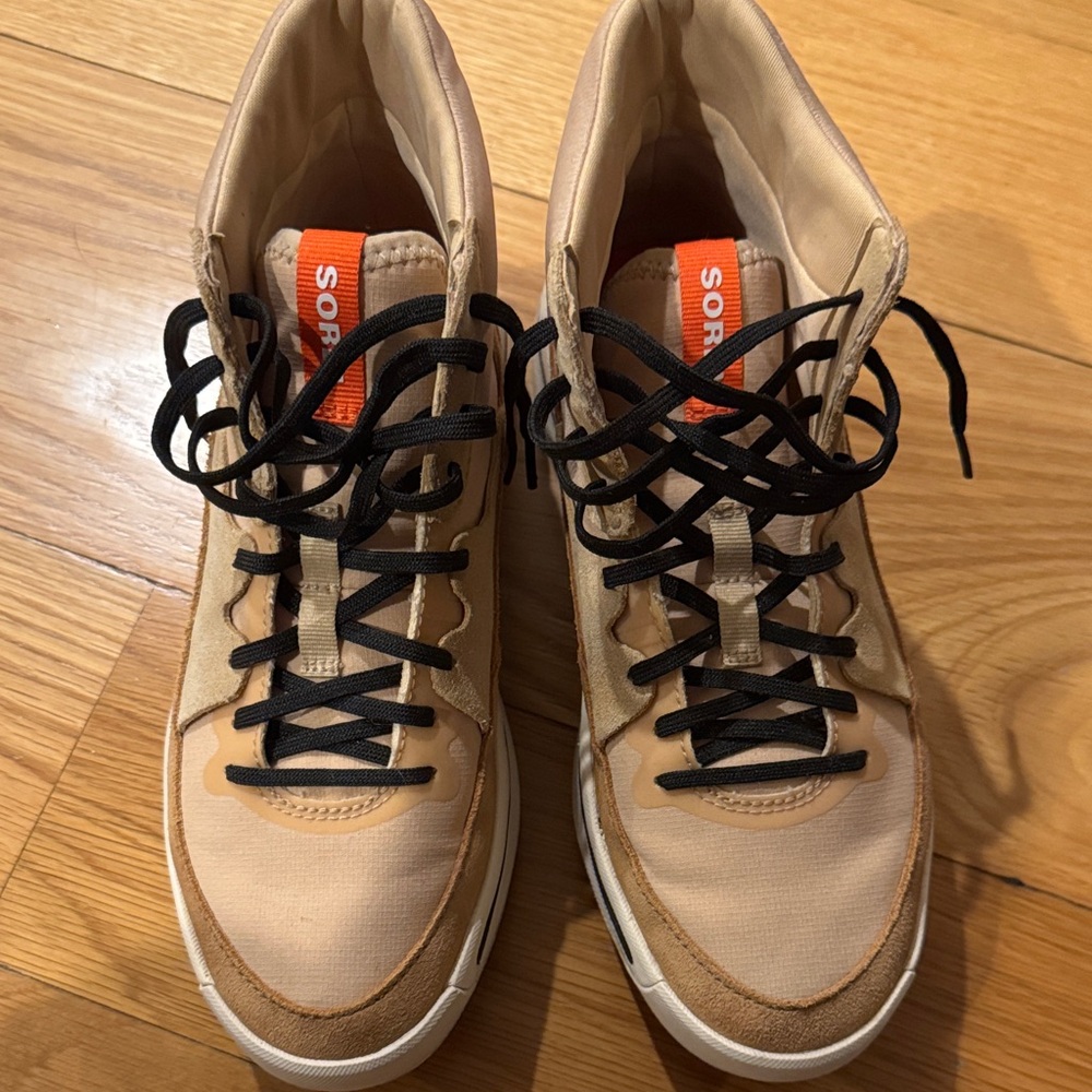 Sorel Women's Beige and Orange Lace Up Boots